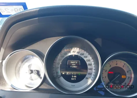 2013 Mercedes-Benz C 250 z USA, uszkodzony, nr VIN WDDGF4HBXDR263873